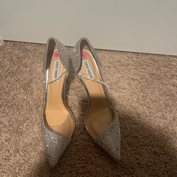 New size 11 decided not to use them for my wedding - Picture 7 of 7